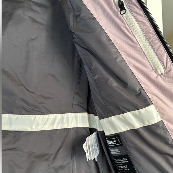 Killtec Women's Vest Water Resistant
Breathable Windproof | 10 - Picture 6 of 7